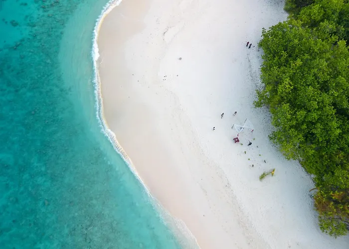Beach Veli Ukulhas Island