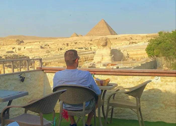 Seven Pyramids View Inn - Rooftop Breakfast Kafret el-Gabal