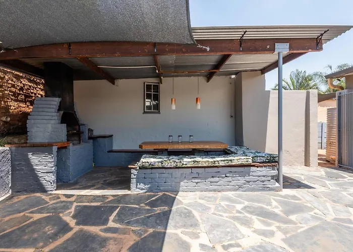House Firefly Muckleneuk - Furnished House Villa Pretoria