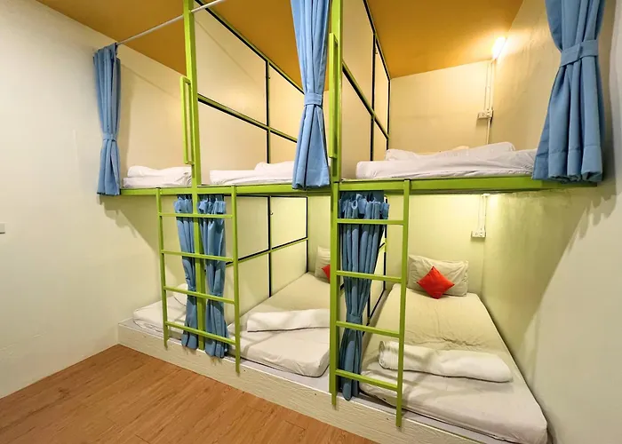 Sleepy Station Hostel Kata Beach 