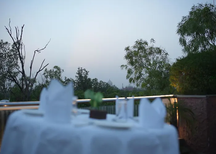 Hotel Atulyaa Taj Agra 