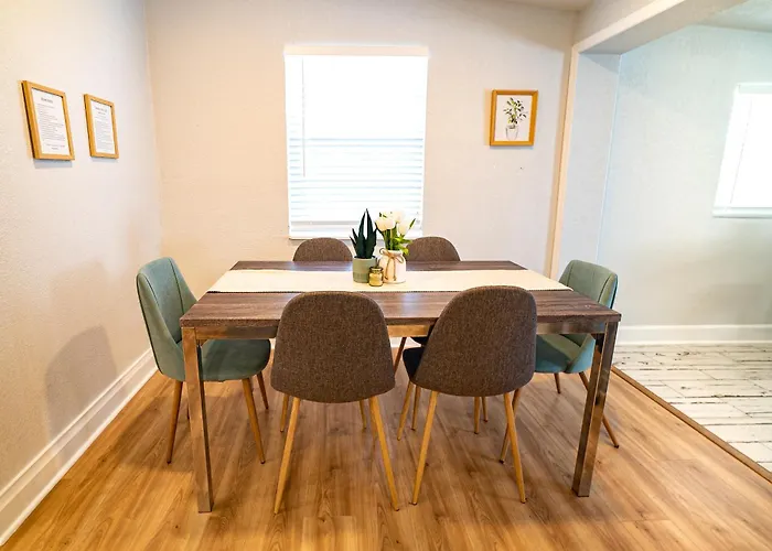Chic & Stylish Central Location Tampa