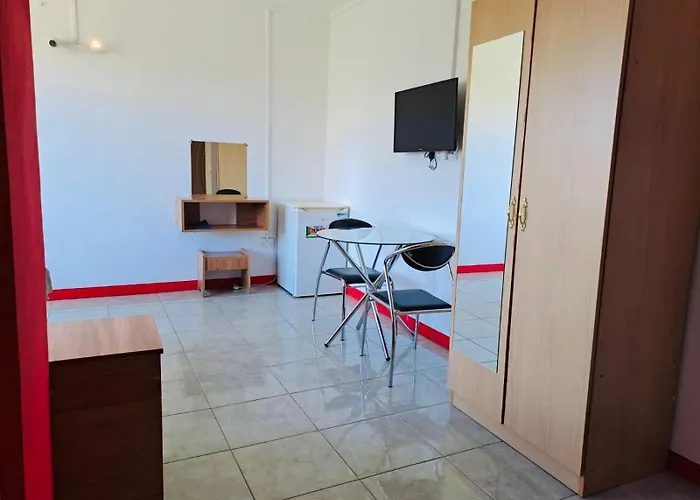 Spacious Private Rooms With Communal Kitchen Grande Gaube