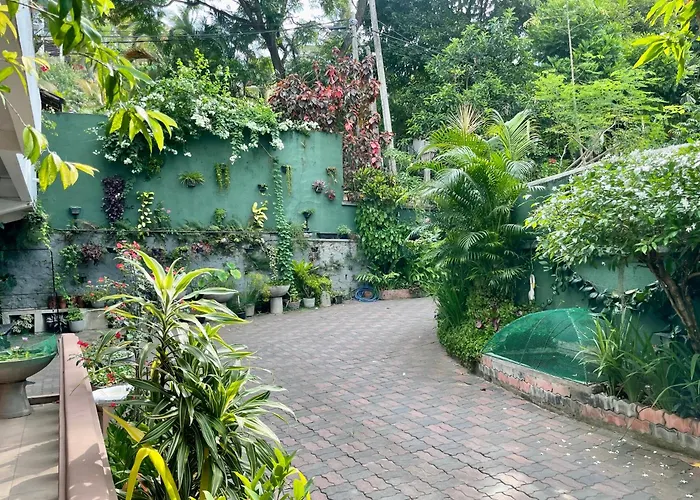 Crystal Lake Resort Kandy