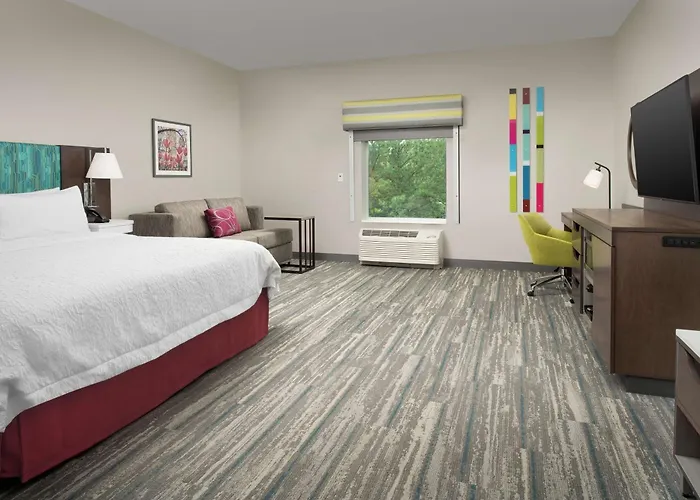 Hampton Inn & Suites Charlotte Airport Lake Pointe