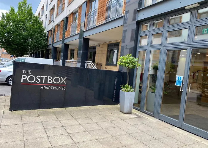 Spacious 2 Bedroom Apartment At The Postbox Birmingham