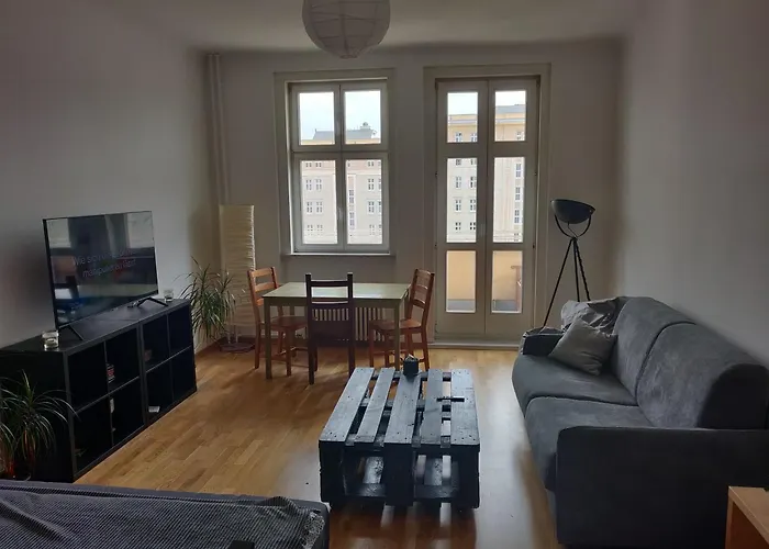 Zwei Charmante Privatzimmer Mit Wohnbereich In Zentraler Berliner Wohnung