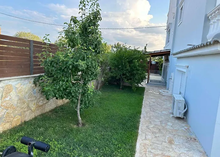 Kontis' Luxury Detached House Near The Sea Villa Loutraki