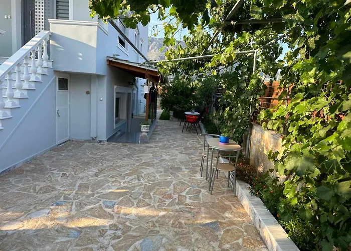 Kontis' Luxury Detached House Near The Sea Villa Loutraki