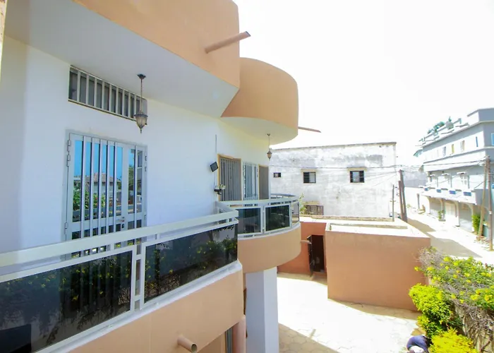 "O Soleil" Une Villa Moderne Dans Un Quartier Paisible Du Centre De Saly