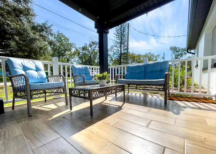 Chic & Stylish South Tampa 5 Min From Bay Villa