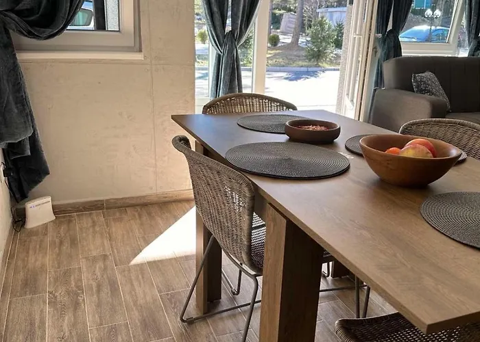 Aja Apartman Family Lux Divcibare
