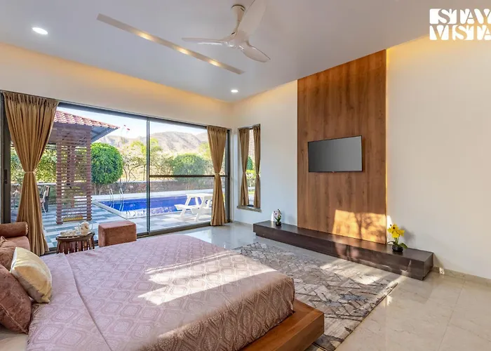 Stayvista'S Bella Dream - Mountain-View With Outdoor Pool, Lawn Featuring A Gazebo & Indoor Games Udaipur