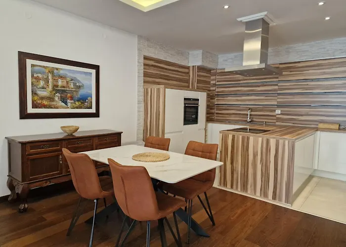 Skyaprt77M Jacuzzi Apartment Budva