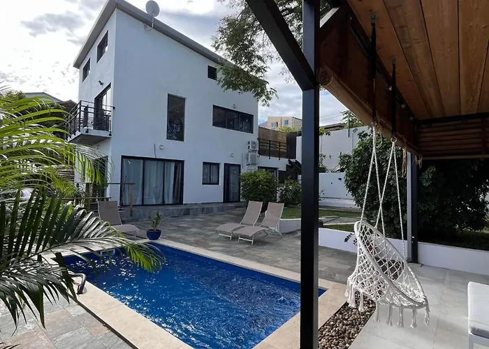 Forecastle House Saint-Louis
