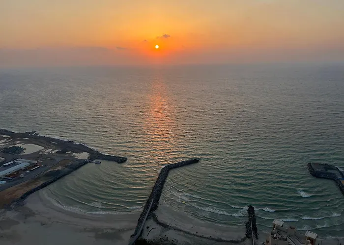 Holiday Beach Ajman Fantastic Seaview Beautiful Terrace Master Bedroom Attach Bath شاطئ العطلات عجمان إطلالة رائعة على البحر وشرفة جميلة وحمام ملحق بغرفة النوم الرئيسية