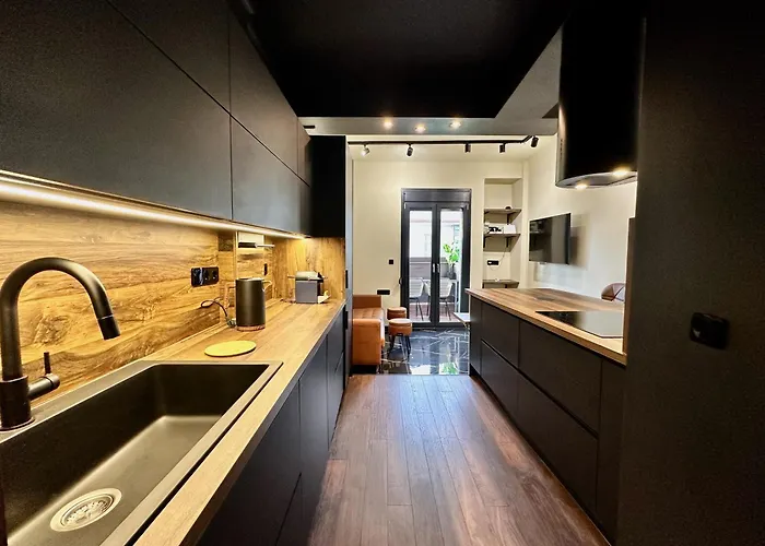 Four Seasons - The Crown Apartment Thessaloniki