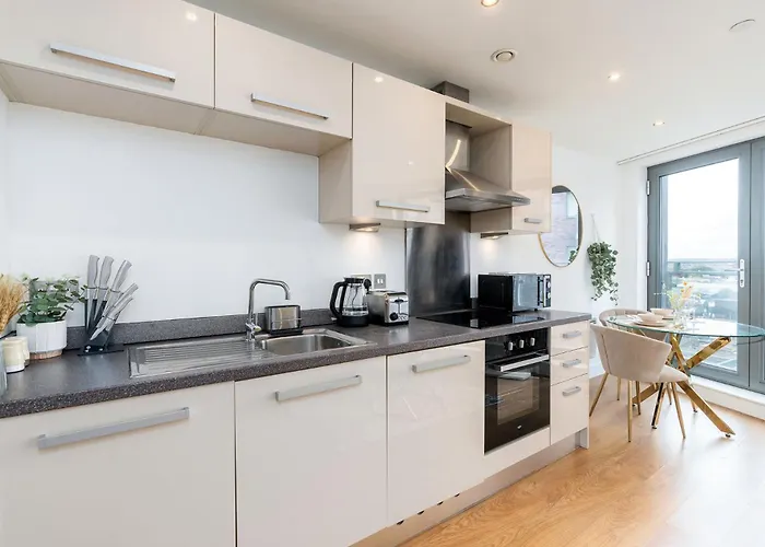 Exclusive Apartment - Free Parking -Wifi Netflix- Juliet Balcony -Fully Equipped For Extended Stays Leeds 