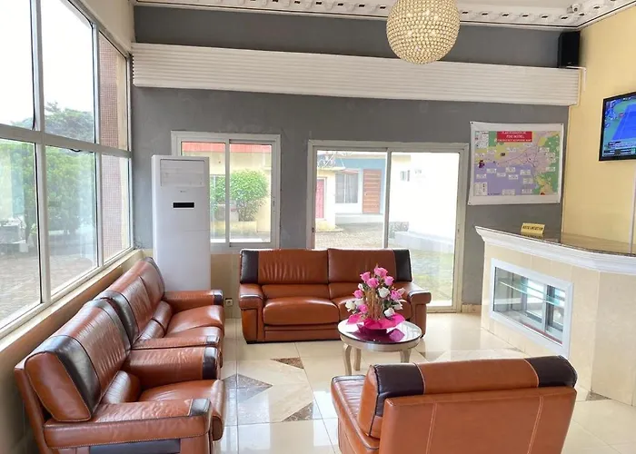 Fini Hotel Bobende Limbe