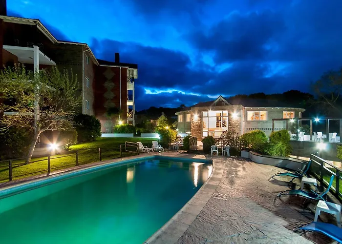 Victoria Village Carilo