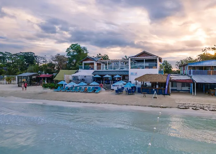 Blue Skies Beach Resort Negril
