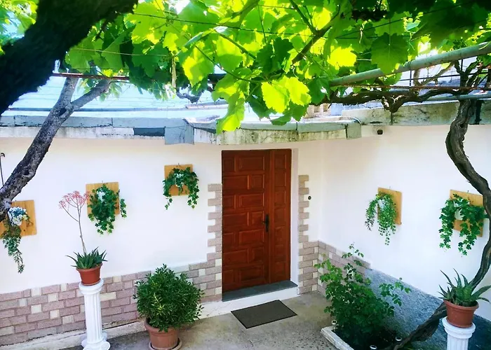 Aaron'S Guest House Gjirokaster