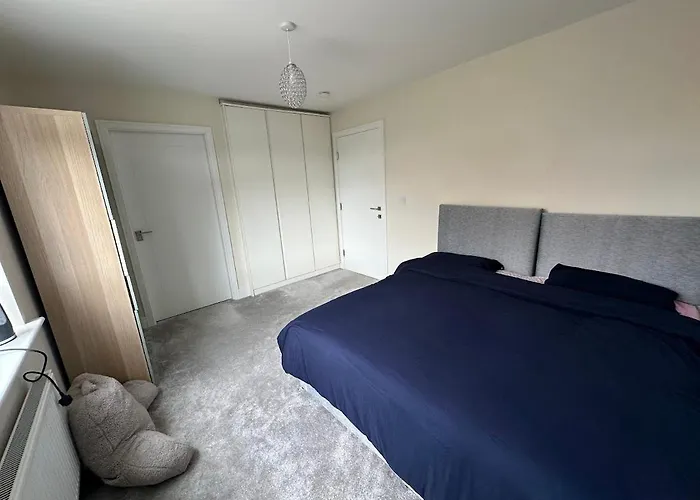 Pvt Ensuite Room ,25 Mins Train To City Center Dublin