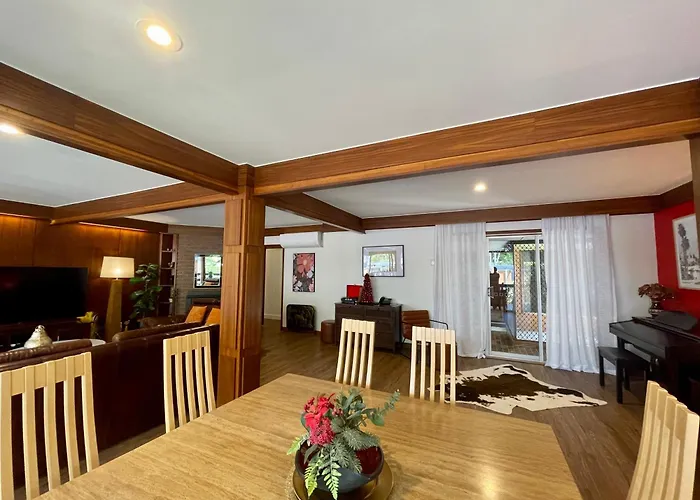 Spacious Hideaway Retreat, Brookfield, Brisbane