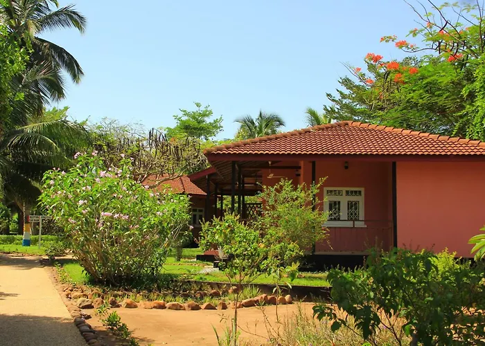 Charlestina Beach Resort Ampeni