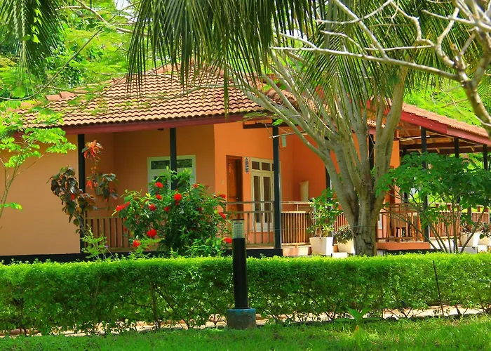 Charlestina Beach Resort Ampeni
