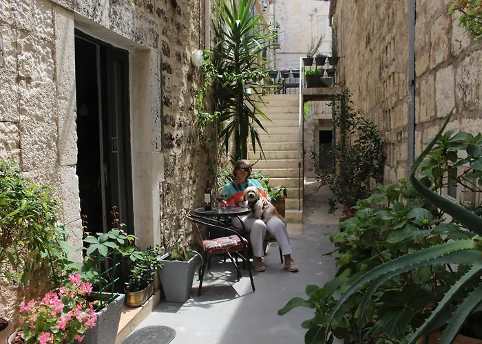 Street Garden Apartment Hvar Town