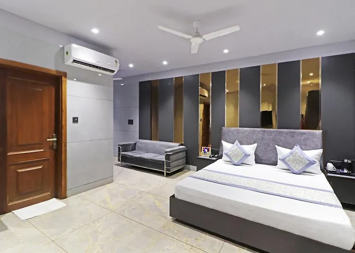 Hotel Preet Inn 05 Mints Walking Distance Nizamuddin Railway Station New Delhi