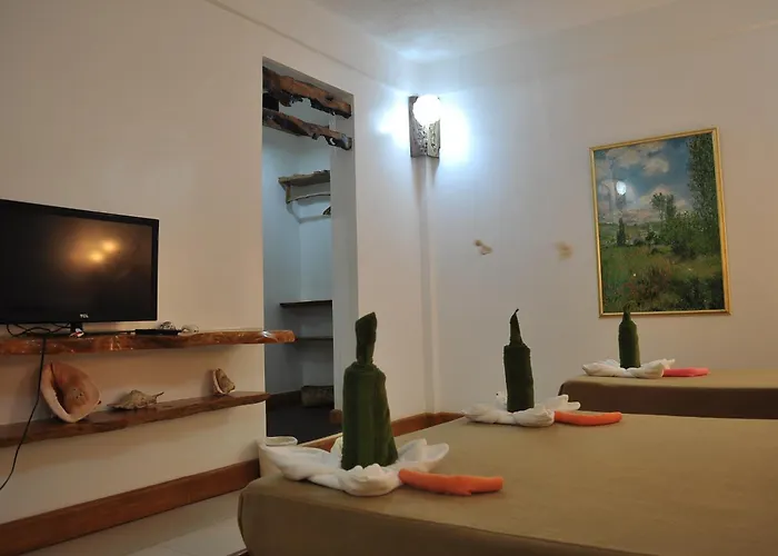 Cocoloco Beach Resort Manoc-Manoc