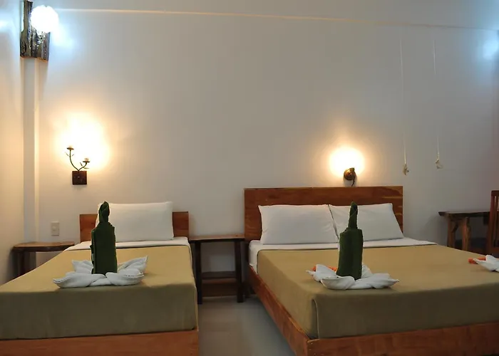 Cocoloco Beach Resort Manoc-Manoc