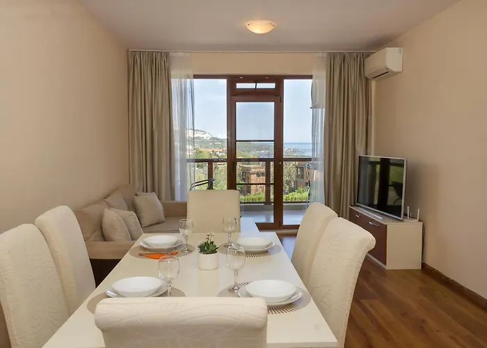 Hearth Of Balchik Sea View And Pool Apartment