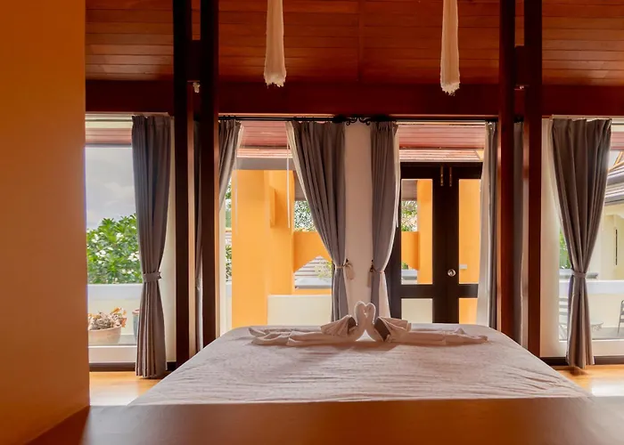 Luxury Thai Style Swimming Pool Villa, Private Housekeeper,6 Bedrooms Nong Prue