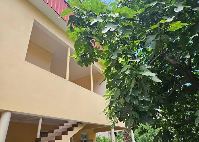 Guest House On Zgvis Piris Batumi