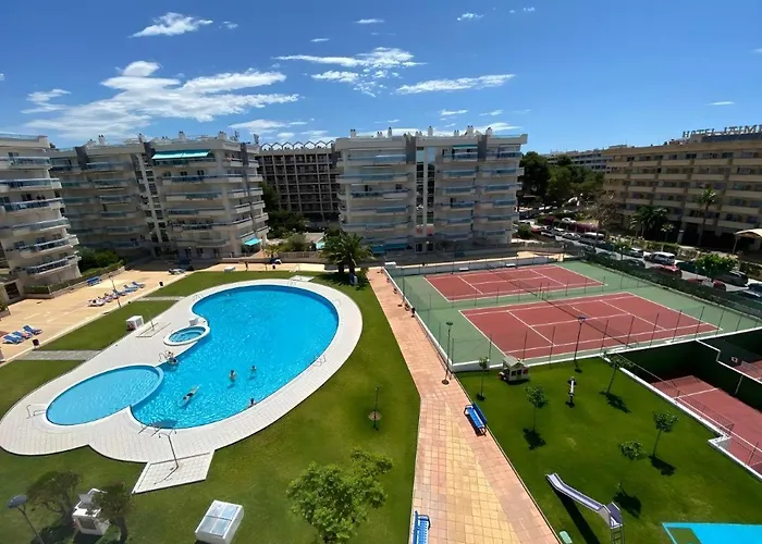 Larimar, Piscina Y Deportes En Salou