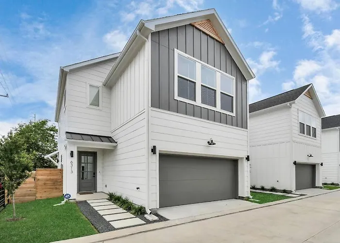 Stylish 4 Beds - Min To Downtown With Backyard Villa Houston