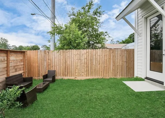 Stylish 4 Beds - Min To Downtown With Backyard Villa Houston