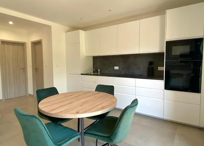 Apartmani More Kastela