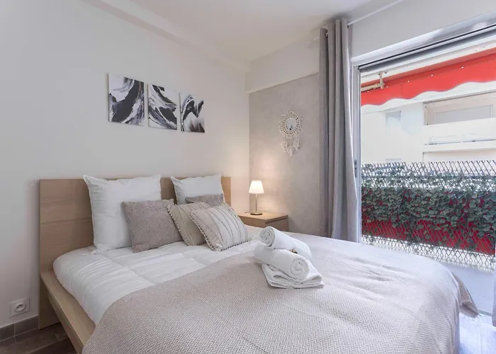 Amandier Du Moure Rouge Cannes