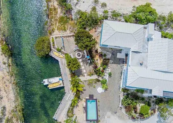 Villa Serenity By The Water- One Bedroom Water View Suite Turtle Cove