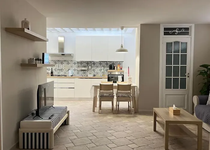 Full Semi-Garden Apartment In Villa At Mondello Palermo