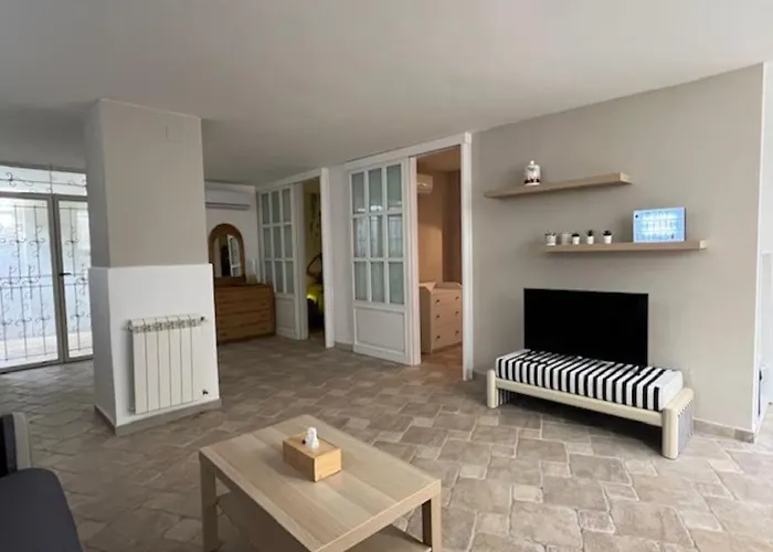 Full Semi-Garden Apartment In Villa At Mondello Palermo
