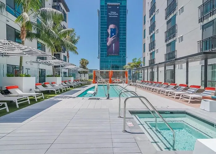 Modern Hollywood Home Sunset View & Free Parking - 10Mins To Universal Studios Los Angeles