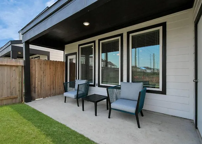 Stylish 4 Beds Near Downtown With Backyard Villa Houston