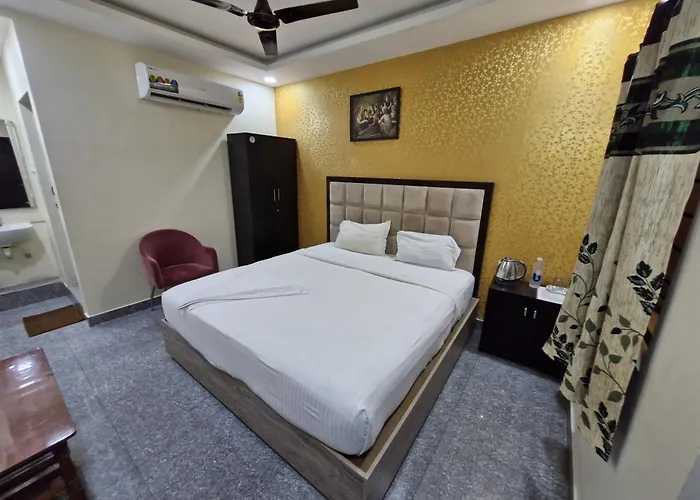 Redstone Hotel - Near Us Consulate Nungambakkam Chennai