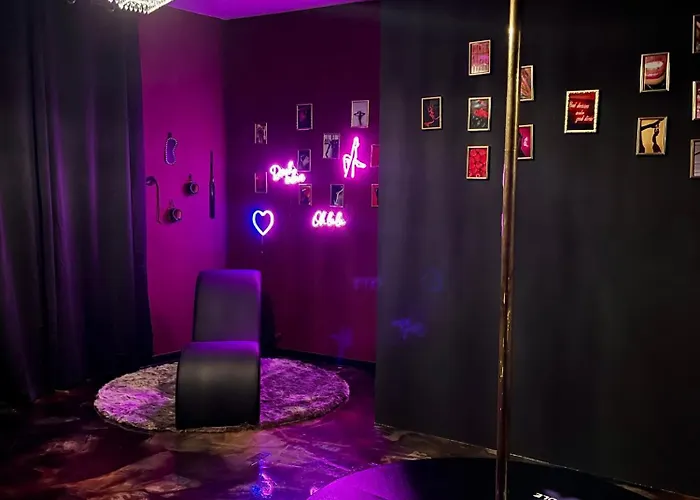 Suite Mit Whirlpool, Sauna, Pole Dance Und Mehr Essen