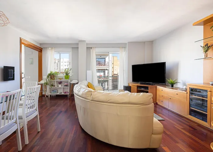 Bright Attic & Amazing Terrace Apartment L'Hospitalet de Llobregat